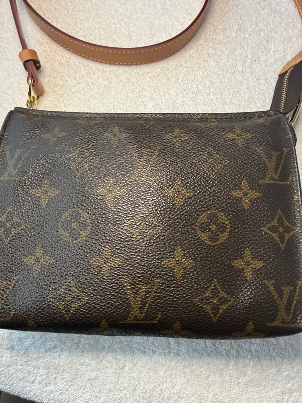 Louis Vuitton Monogram Poche Toilette 19 Cosmetics Pouch - Picture 2 of 16